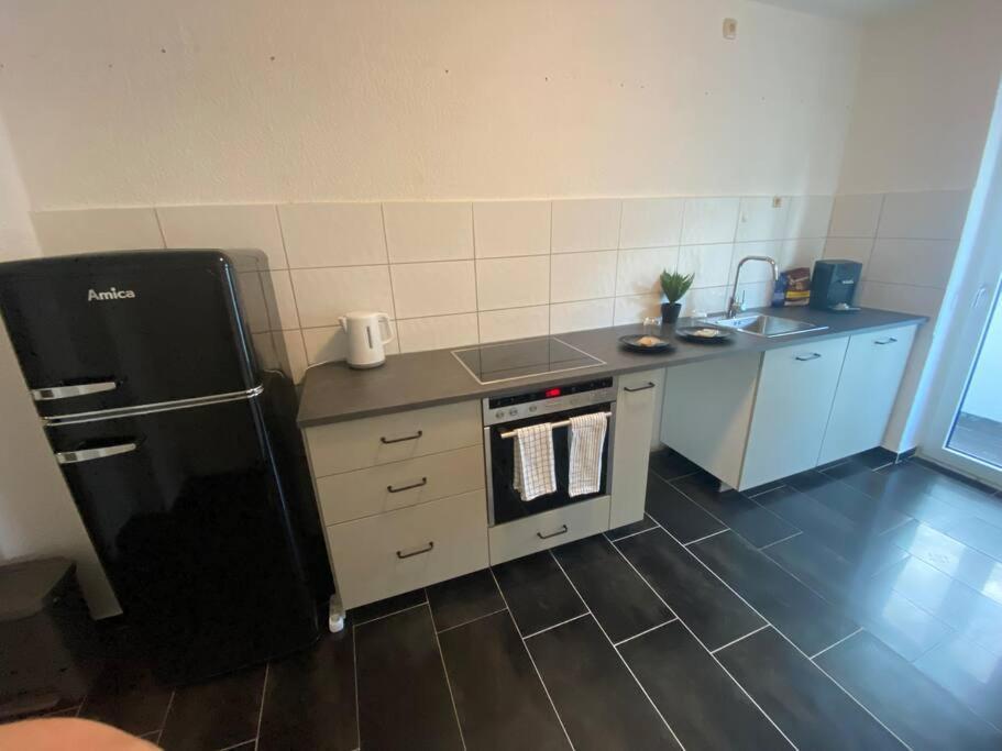 Riesen Bett, Strassenbahn Vor Der Tuer, Beste Lage, Nah Zur Messe, Keine Rechnungen Essen Buitenkant foto